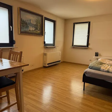 Monteuerzimmer 2 Zimmer-3 Betten Mit Gemeinschaftlichen Bad In Og * Merklingen