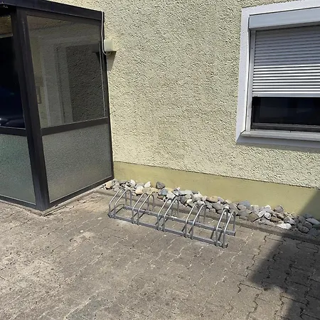 Apartment Monteuerzimmer 2 Zimmer-3 Betten Mit Gemeinschaftlichen Bad In Og *
