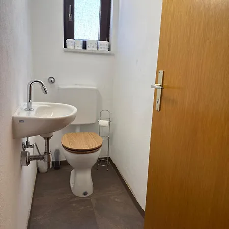 Apartment Monteuerzimmer 2 Zimmer-3 Betten Mit Gemeinschaftlichen Bad In Og