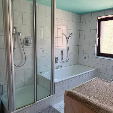 Apartment Monteuerzimmer 2 Zimmer-3 Betten Mit Gemeinschaftlichen Bad In Og *