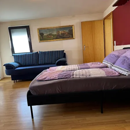 2 Zimmer Mit Gemeinschaftlichen Bad Und Kueche Ideal Fuer Monteure Und Kurzzeitgaeste