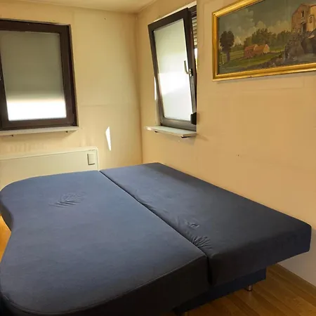 Apartament 2 Zimmer Mit Gemeinschaftlichen Bad Und Kueche Ideal Fuer Monteure Und Kurzzeitgaeste Merklingen